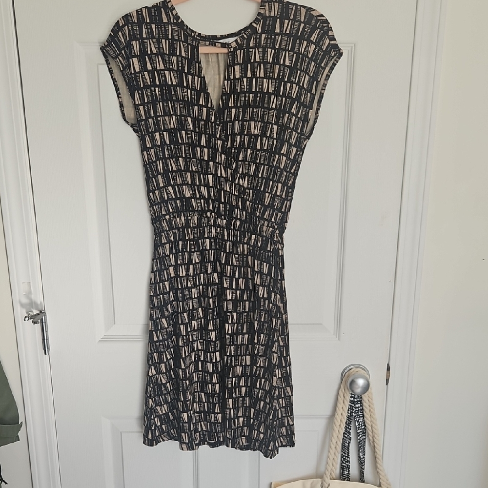 Reitmans Black and Cream Geometric Mini Dress